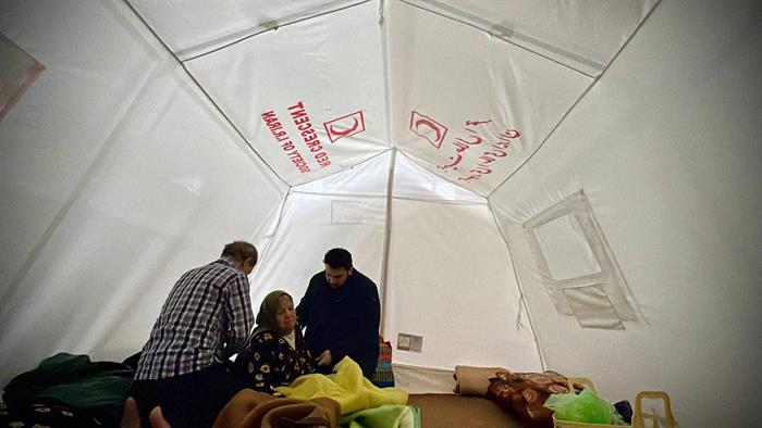 همه با هم در کنار زلزله‌‌زدگان خوی