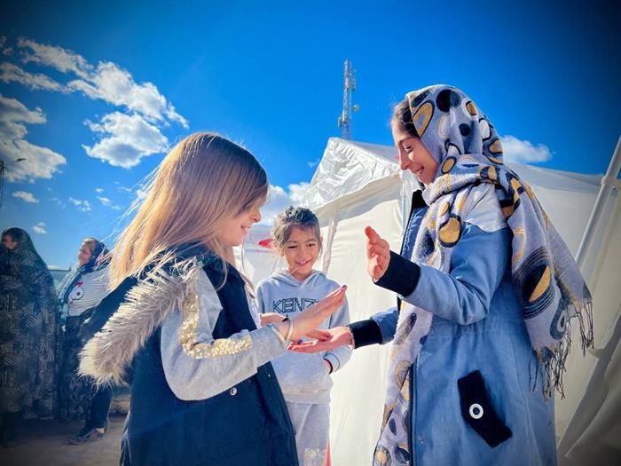 همه با هم در کنار زلزله‌‌زدگان خوی