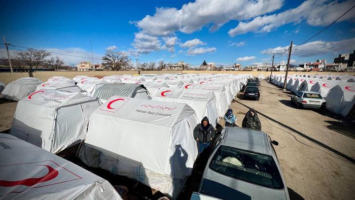 همه با هم در کنار زلزله‌‌زدگان خوی