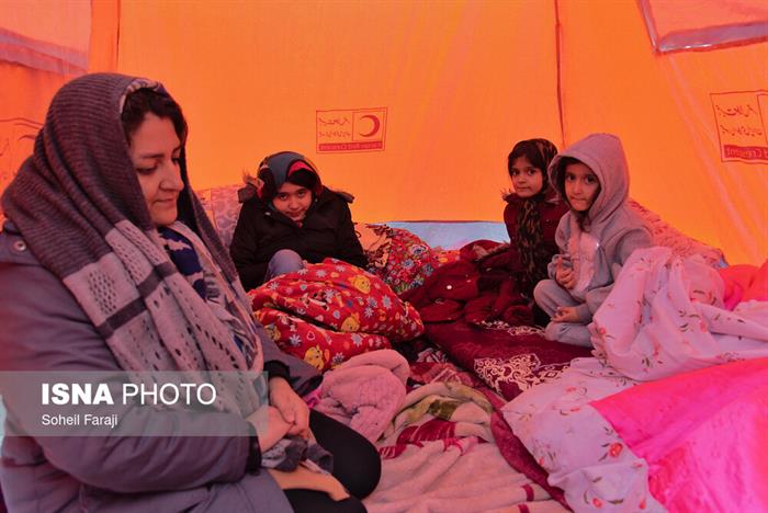 همه با هم در کنار زلزله‌‌زدگان خوی