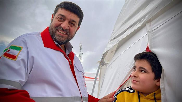 همه با هم در کنار زلزله‌‌زدگان خوی