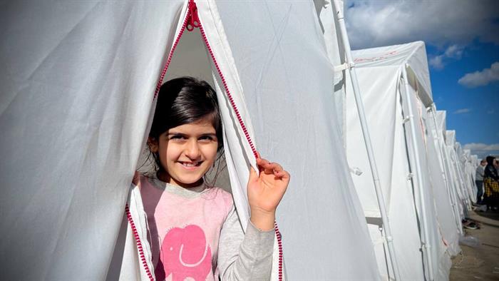 همه با هم در کنار زلزله‌‌زدگان خوی