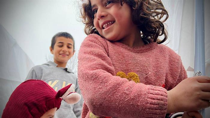 همه با هم در کنار زلزله‌‌زدگان خوی