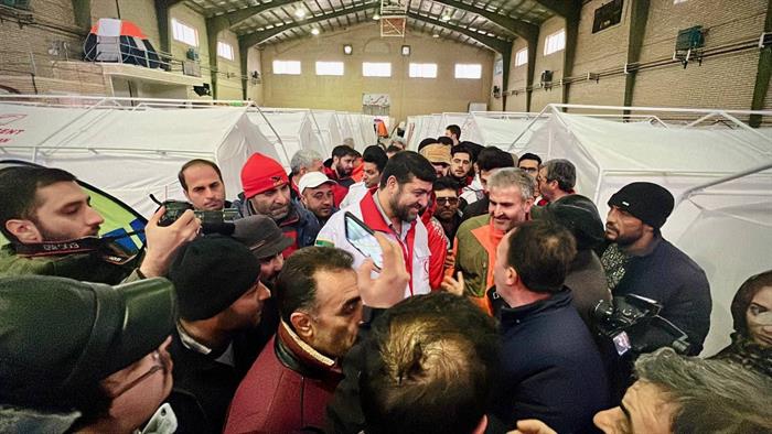 همه با هم در کنار زلزله‌‌زدگان خوی