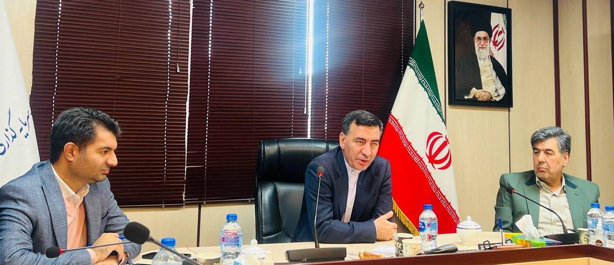 برگزاری دیدار صمیمانه سرپرست شرکت سرمایه‌گذاری با  کارکنان در جهت ایجاد بهره‌وری و اثربخشی در هلدینگ/نگاه اقتصادی چشم انداز درخشانی رقم خواهد زد